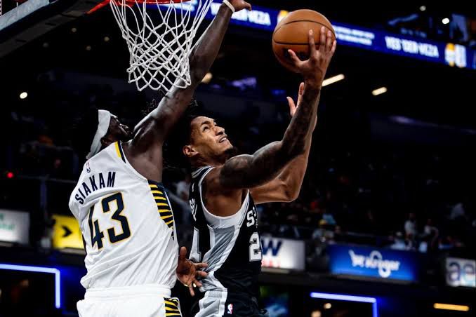 PACERS E SPURS